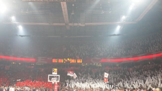 Delije u soku Evo ko sudi Barselona.jpg