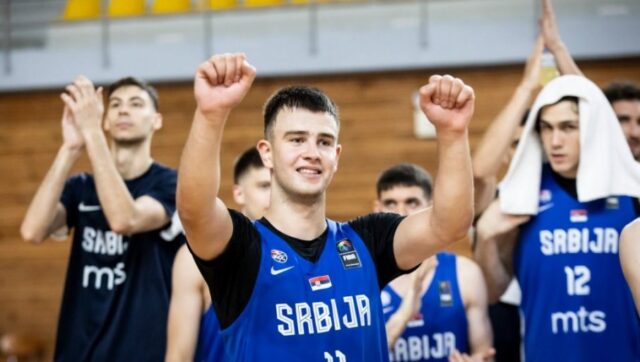 Srbija pregazila sloveniju orlici na 44.jpg