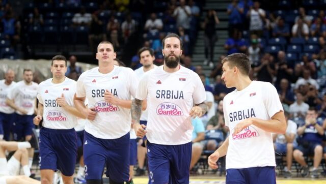 Igrao-i-za-Zvezdu-i-za-Partizan-sad-je-na.jpg Igrao i za Zvezdu i za Partizan sad je na.jpg