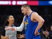 CEO SVET U ČUDU! NBA liga je ovo samo jednom videla, Nikola Jokić brutalnu partiju začinio trojkom preko celog terena (FOTO) Ceo Svet U Cudu Nba Liga Je Ovo Samo Jednom.jpg