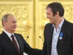 NA ZAPADU KUVA OD BESA! „Ja sam uz Vladimira i Ujedinjenu Rusiju“: Putinova mašina pljunula u lice Amerima usred Vašingtona NA ZAPADU KUVA OD BESA Ja sam uz Vladimira i.jpg
