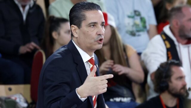 Trener Sferopulos Oprezan Pred Mec Sa Igokeom.jpg