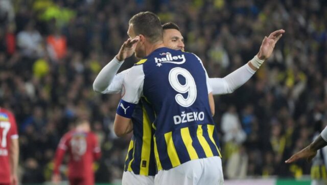 Ne zele ih u feneru tadic i dzeko primili lose.jpg