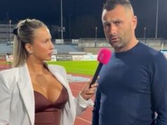 Ceo svet priča o ovom treneru: Nije smeo da pogleda novinarku – razlog je njegova supruga (FOTO) Ceo svet prica o ovom treneru Nije smeo da pogleda.jpg