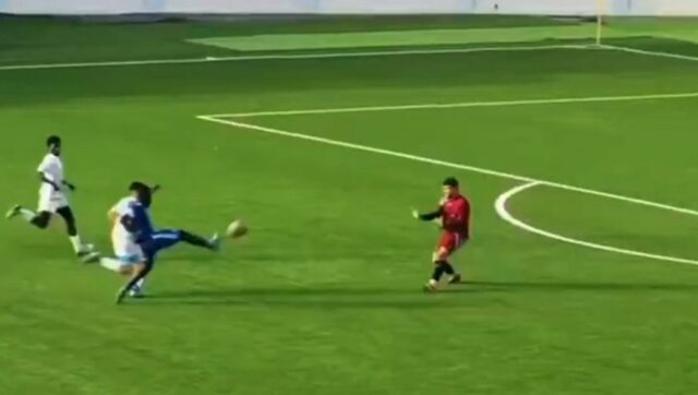 Ceo svet gleda i smeje se Fudbaler u transu slavio.jpg