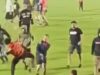 „TUKLI SMO VAS JER SMO ČULI DA STE NAMESTILI UTAKMICU!“ Neverovatno saopštenje navijača Radničkog iz Kragujevca posle prebijanja fudbalera TUKLI SMO VAS JER SMO CULI DA STE NAMESTILI UTAKMICU.jpg