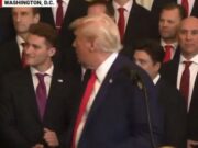 GDE JE TAJ RUS? Donald Tramp napustio govornicu da bi ga pronašao – i ovo mu poručio (FOTO) Gde Je Taj Rus Donald Tramp Napustio Govornicu Da Bi.jpg