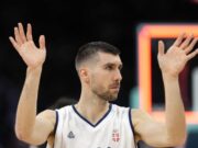 LUČIĆ IM SE SAMO SMEŠKA: Dobrić i Davidovac gledaju i ne veruju, moraju opet na parket Bajernove arene Lucic im se samo smeska dobric i davidovac gledaju i.jpg