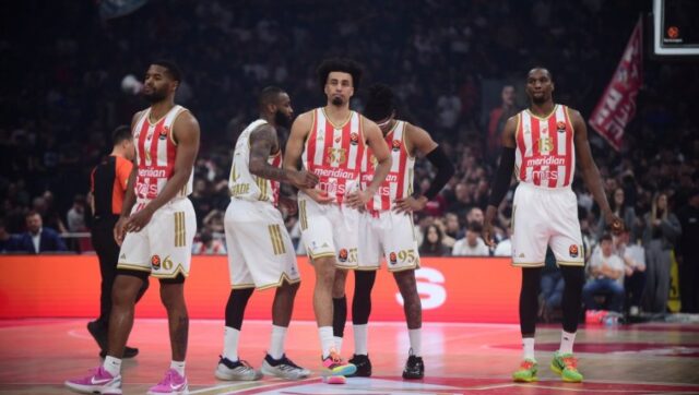 DA-LI-JE-MOGUCE-Navijaci-Crvene-zvezde-gledaju-i-ne.jpg DA LI JE MOGUCE Navijaci Crvene zvezde gledaju i ne.jpg