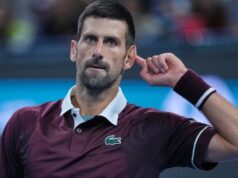Novak Đoković gleda i ne veruje! „Titula u Pekingu je teniska farsa“ Novak DJokovic gleda i ne veruje Titula u Pekingu je.jpg