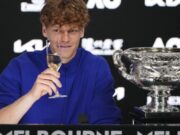 „JANIK SINER JE NAJVEĆI IKADA“! Oglasio se ATP i objavio nešto što je ostavilo sve u čudu Janik Siner Je Najveci Ikada Oglasio Se Atp I Objavio.jpg