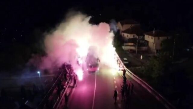 Delije docekale fudbalere zvezde u novom pazaru foto.jpg