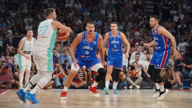 Mvp mvp mvp cela arena skandirala nikoli jokicu foto.jpg