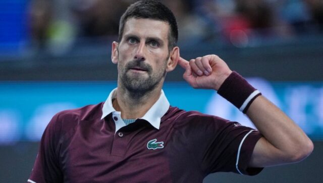 Novak-DJokovic-gleda-i-ne-veruje-Titula-u-Pekingu-je.jpg Novak DJokovic gleda i ne veruje Titula u Pekingu je.jpg