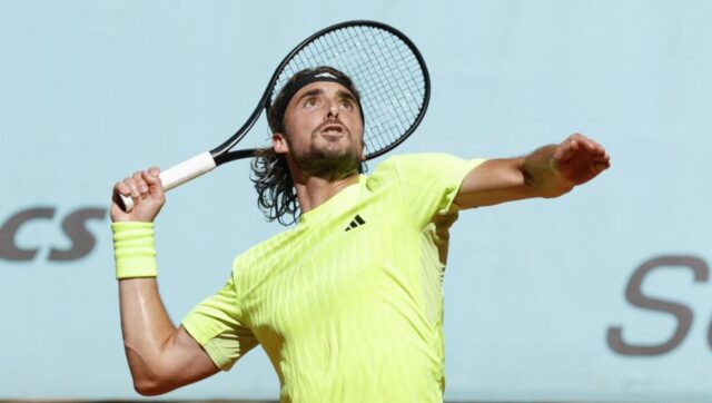 Grk zario noz u srce novaku cicipas rodzer federer je.jpg