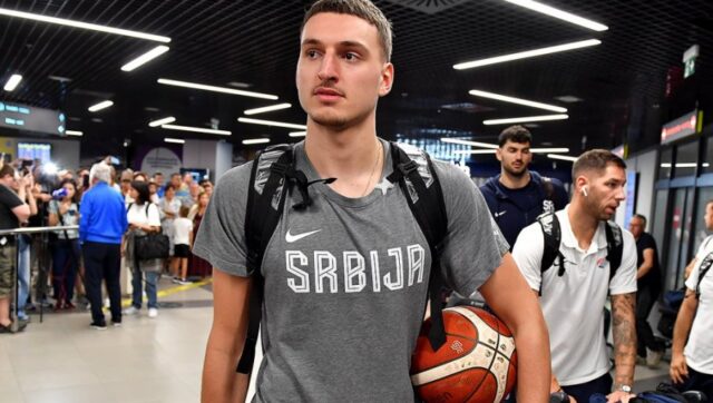 DA-VAM-SE-ZAVRTI-U-GLAVI-Nikola-Jovic-potpisao-ugovor.jpg Da vam se zavrti u glavi nikola jovic potpisao ugovor.jpg