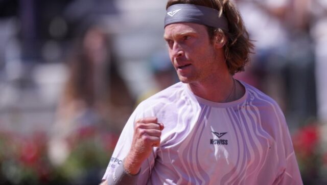 Rubljov-jaci-od-sunarodnika-za-cetvrtfinale-ATP-Peking.jpg Rubljov jaci od sunarodnika za cetvrtfinale ATP Peking.jpg