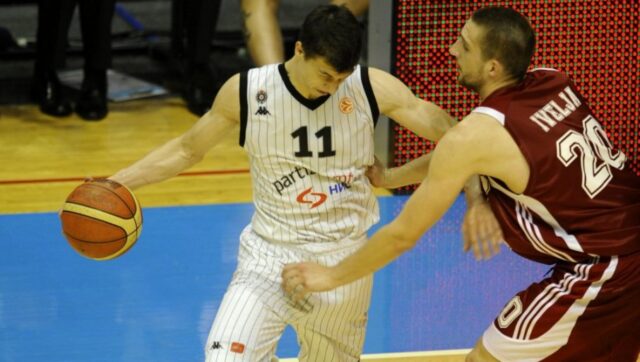 SKANDAL-FIBA-suspendovala-jos-dvojicu-srpskih-kosarkasa.jpg Skandal fiba suspendovala jos dvojicu srpskih kosarkasa.jpg