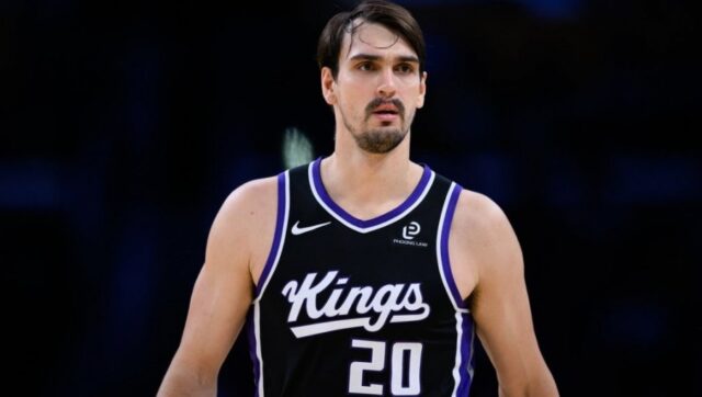 KOSARKASKI ZEMLJOTRES Dario Saric potpisuje za Partizan.jpg