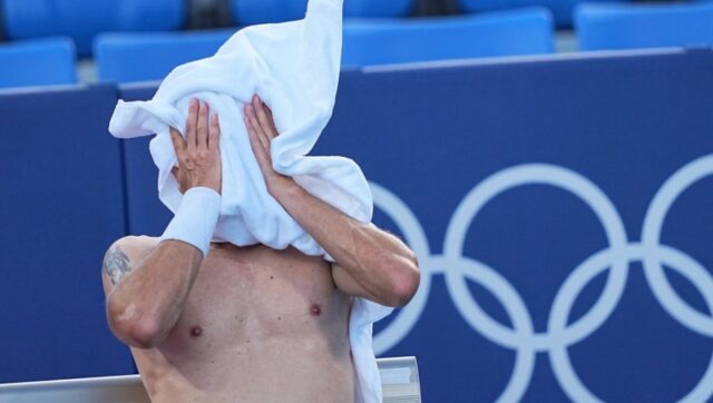 Trese se beli sport DZelat Novaka DJokovica se vraca iz.jpg