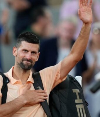 ISPAO SA ROLAN GAROSA, A DVA DANA KASNIJE… Novak Đoković saznao dobru vest ISPAO SA ROLAN GAROSA A DVA DANA KASNIJE Novak DJokovic.jpg