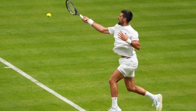OVO SU SVI CEKALI Novak DJokovic na terenu pre Vimbldona.jpg