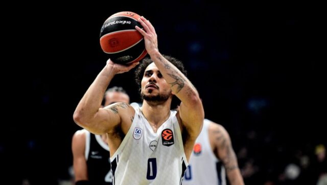 RASTANAK NAKON SKORO JEDNE DECENIJE Larkin napustio Efes.jpg