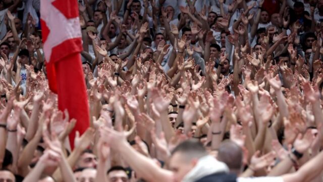 DELIJE-U-VELIKOM-BROJU-STIZU-NA-VECITI-DERBI-Postoji-samo.jpg Delije U Velikom Broju Stizu Na Veciti Derbi Postoji Samo.jpg