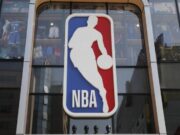 NBA LIGA ZAVIJENA U CRNO! Preminuo čuveni košarkaš, od njega je bolji bio samo Majkl DŽordan! Nba Liga Zavijena U Crno Preminuo Cuveni Kosarkas Od Njega.jpg