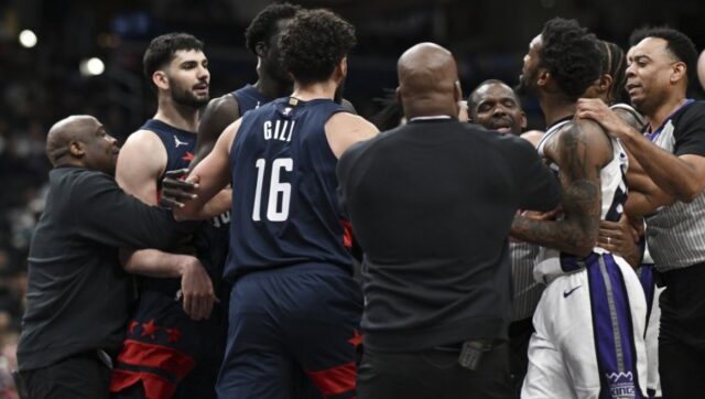 TOTALNI-HAOS-U-NBA-Srbin-hteo-da-bije-Amerikanca-saigraci.jpg Totalni haos u nba srbin hteo da bije amerikanca saigraci.jpg