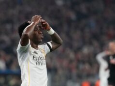 DŽabe pobeda u La Ligi: Fudbaleri Real Madrida izviždani od svoje publike zbog ispadanja iz Lige šampiona (FOTO) Vinisijus je igrac bez mozga koji nosi najpoznatiji dres u.jpg