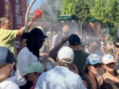 TUŠ NA ROLAN GAROSU: Hlađenje na sve načine, vrućina obara s nogu (FOTO) TUS NA ROLAN GAROSU Hladjenje na sve nacine vrucina obara.jpg