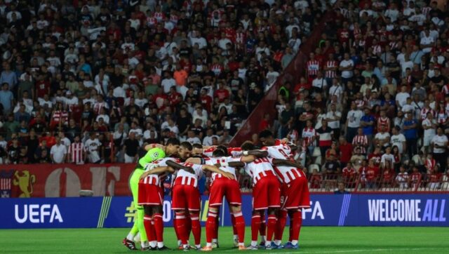 Delije gledaju i ne veruju crvena zvezde ovo nije dozivela.jpg