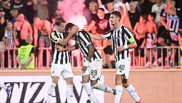 Partizan-OFK-Beograd-Ilic-krece-sa-Kojzekom-crno-beli-beze.jpg Partizan OFK Beograd Ilic krece sa Kojzekom crno beli beze.jpg