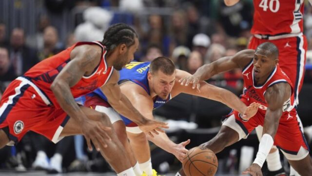 OSTAVIO-AMERE-U-CUDU-Jokic-uzeo-loptu-Bogdanovicu-pa-uradio.jpg Ostavio amere u cudu jokic uzeo loptu bogdanovicu pa uradio.jpg