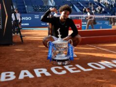 Fis uz Ivaniševića do pehara: Francuz porazio Rusa i osvojio Barselonu Fis uz Ivanisevica do pehara Francuz porazio Rusa i osvojio.jpg