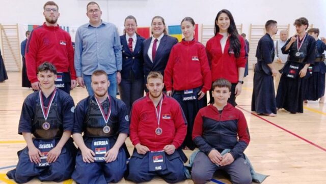 Paracinci na 16 Balkan kendo kupu Srebrna medalja za Mariju.jpg