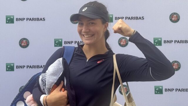 LOLA-VOLI-TENIS-I-MUZEJE-Srpska-teniserka-u-Parizu-pokusava.jpg LOLA VOLI TENIS I MUZEJE Srpska teniserka u Parizu pokusava.jpg