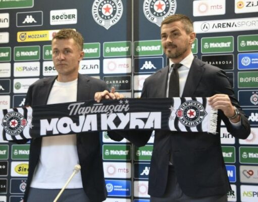 SAŠA ILIĆ SE VRATIO! Miljenik „grobara“ seo na klupu Partizana: Najveći izazov u mojoj karijeri, uz navijače možemo sve da popravimo (FOTO) SASA ILIC SE VRATIO Miljenik grobara seo na klupu Partizana.jpg