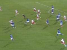 SPEKTAKULARAN GOL: Fudbaler Italije pogodio sa 70 metara (FOTO) SPEKTAKULARAN GOL Fudbaler Italije pogodio sa 70 metara FOTO.jpg