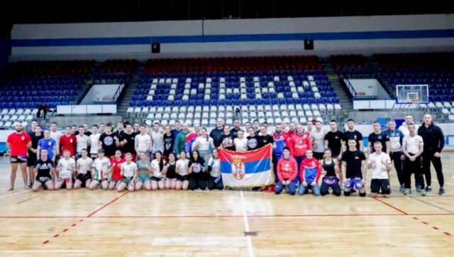 SRPSKI-KIK-BOKSERI-U-MADJARSKOJ-Bez-Filipovica-i-Bukvica-ali.jpg Srpski kik bokseri u madjarskoj bez filipovica i bukvica ali.jpg