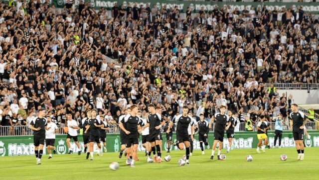 Grobari uz decu partizana cetvrta najveca poseta u humskoj u.jpg