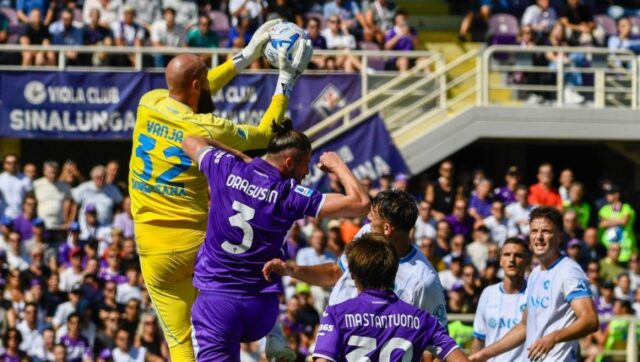 Vanja-sve-skidao-pa-primio-nesrecan-gol-Napoli-zaustavljen-u.jpg Vanja sve skidao pa primio nesrecan gol Napoli zaustavljen u.jpg