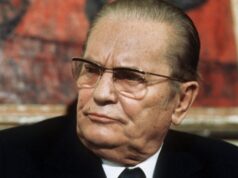 Titov savetnik proslavio 106. rođendan i na poklon dobio dres „jugoslovenskog velikana“ Titov savetnik proslavio 106 rodjendan i na poklon dobio dres.jpg