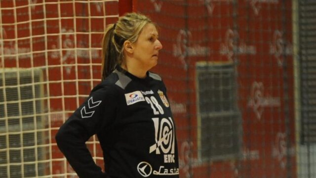 CRVENO-BELE-U-NOVOJ-PAZOVI-Rukometasice-Mladosti-ce-sutra-u-16.jpg Crveno bele u novoj pazovi rukometasice mladosti ce sutra u 16.jpg