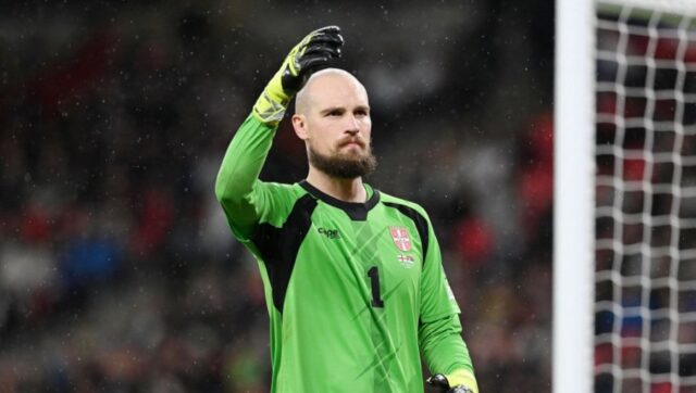 Golman orlova se sukobio sa navijacima nakon ispadanja iz Lige.jpg