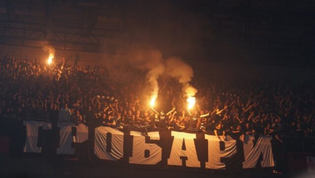 Grobari gledaju i ne veruju Stiglo i sesto pojacanje Partizana.jpg