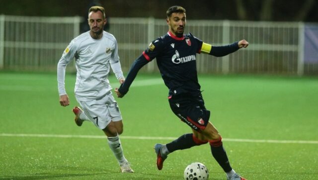 Prenos Cukaricki Zvezda Crveno beli bruse formu za finale Kupa.jpg
