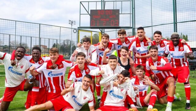 ZVEZDA-NAJBOLJA-U-SRBIJI-Crveno-beli-omladinci-osvojili-titulu.jpg ZVEZDA NAJBOLJA U SRBIJI Crveno beli omladinci osvojili titulu.jpg