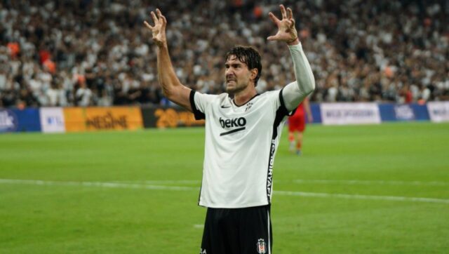 Kakav-dan-za-Srbina-Dusan-Vlahovic-zablistao-postigao-tri-gola.jpg Kakav dan za Srbina Dusan Vlahovic zablistao postigao tri gola.jpg